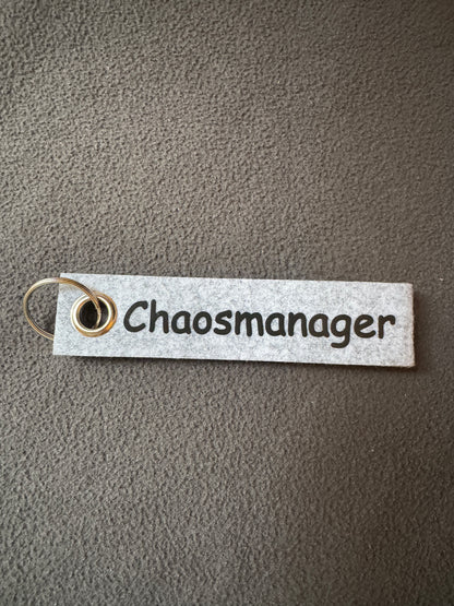 Kreativer Filzanhänger „Chaosmanager“ – witziges Geschenk.