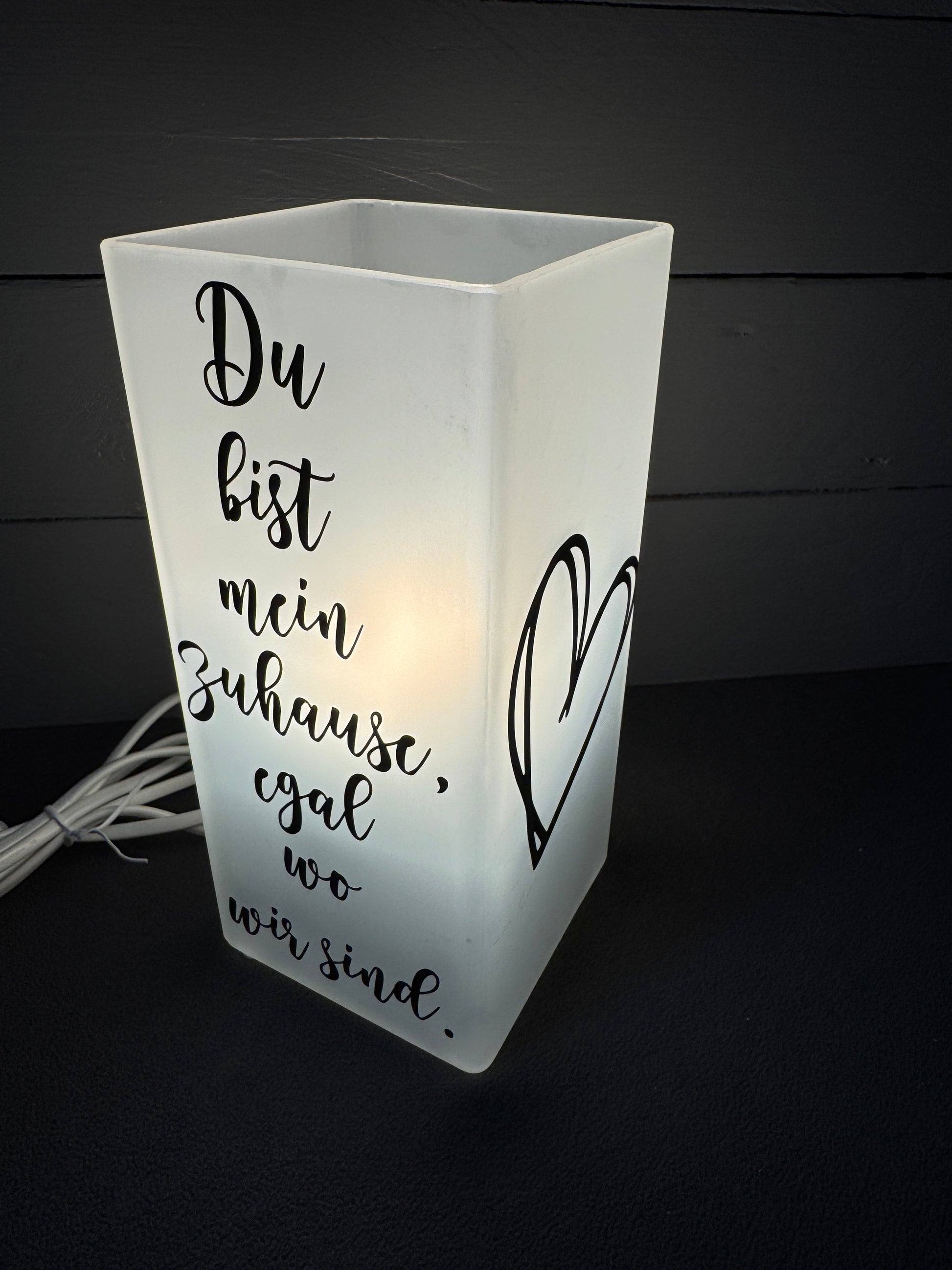 Personalisierbare Glaslampe als Geschenk zum Jahrestag