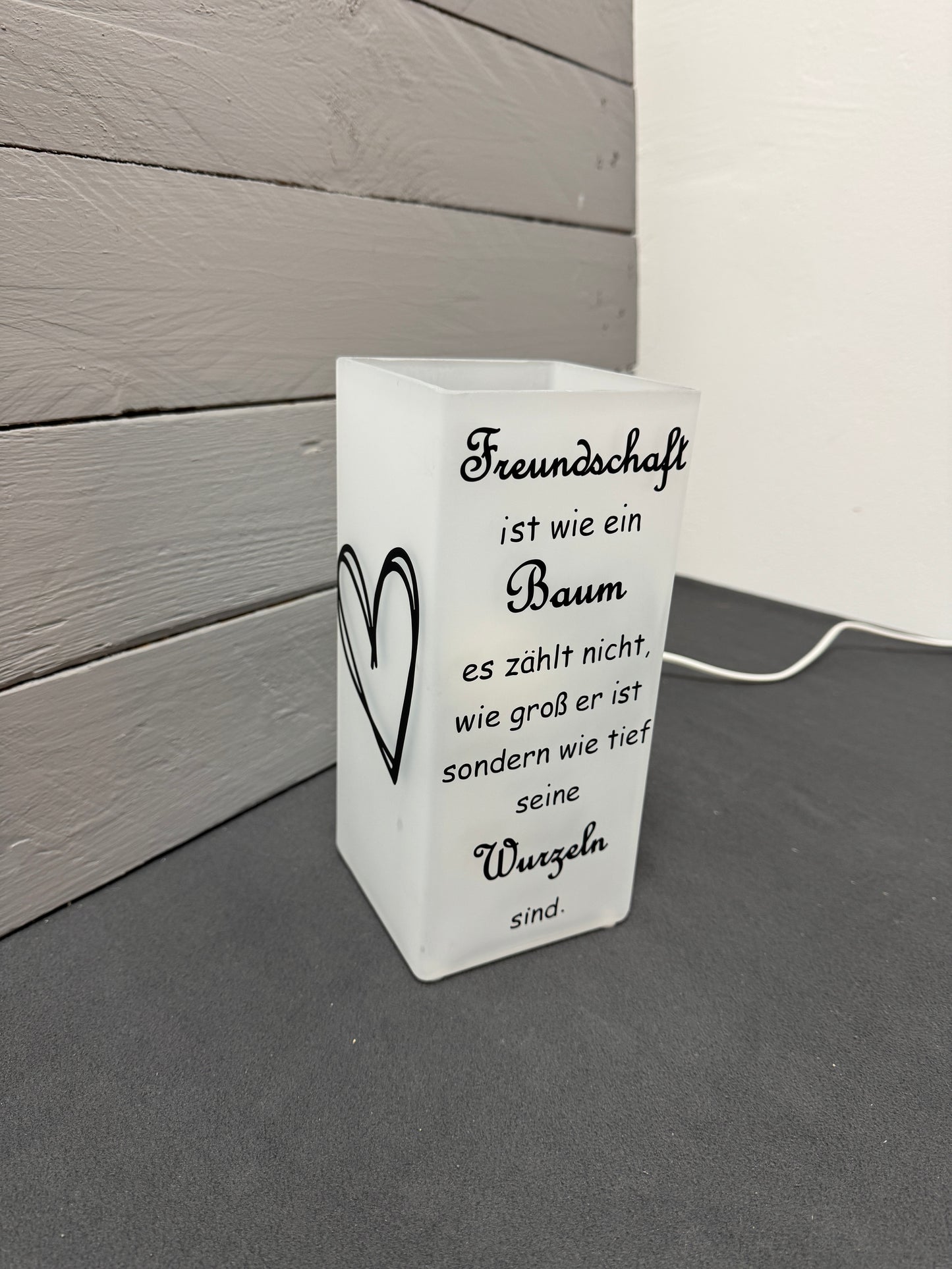 Personalisierbare Glaslampe Freundschaft – Spruch über tiefe Wurzeln