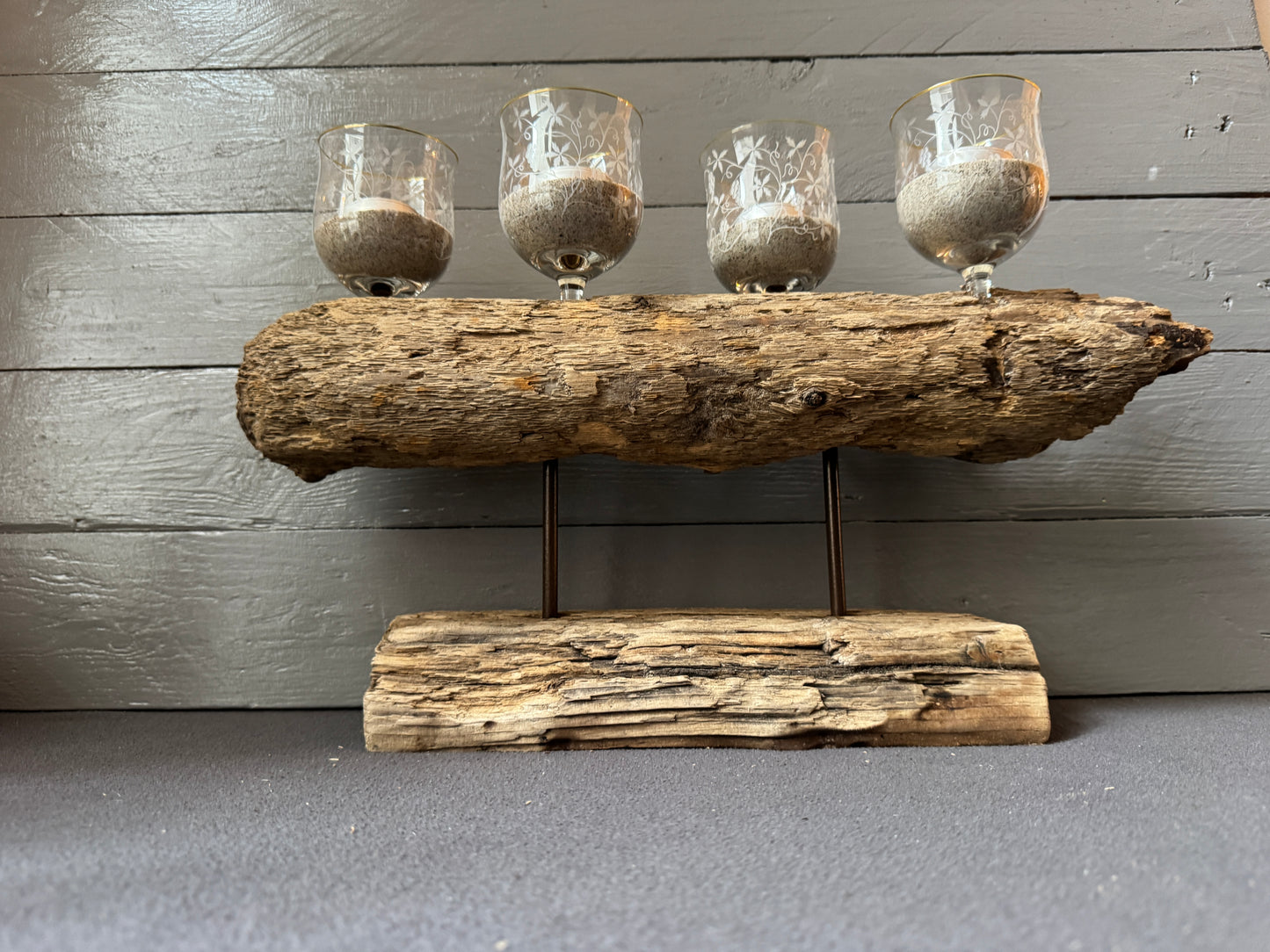 Handgemachtes Weihnachtsgesteck „Schneeküste“ aus recyceltem Holz & Glas