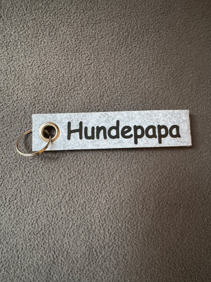 Filzanhänger „Hundepapa“, ideale kleine Aufmerksamkeit für Hundebesitzer.