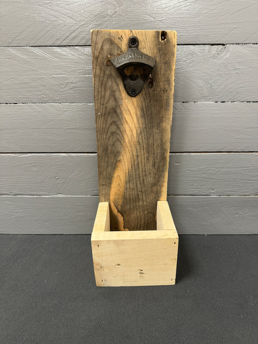 Rustikaler Flaschenöffner aus Palettenholz