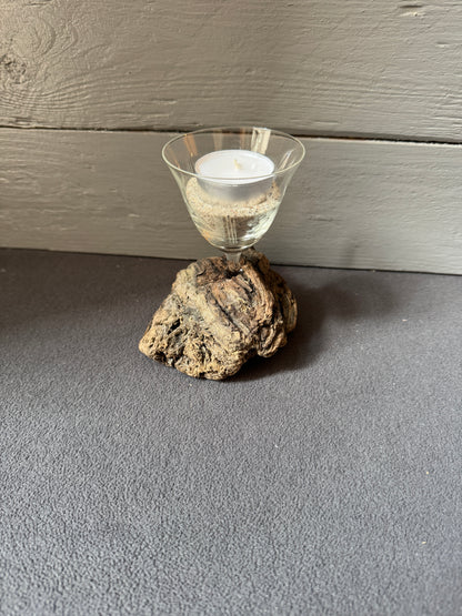 Kerzenständer aus Ostsee-Treibholz mit integriertem Glas
