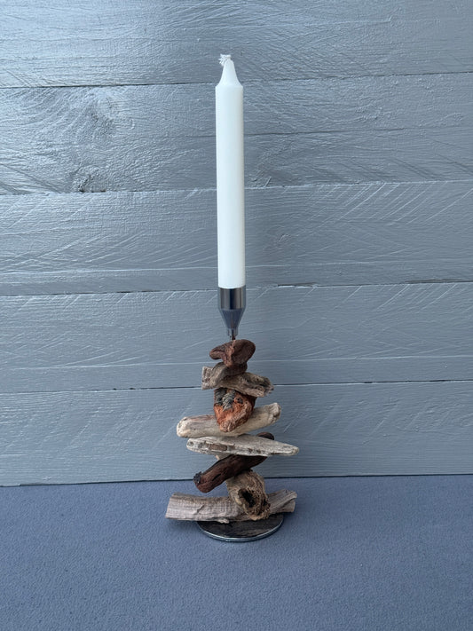 Handgemachter Kerzenhalter aus Treibholz mit silberner Fassung