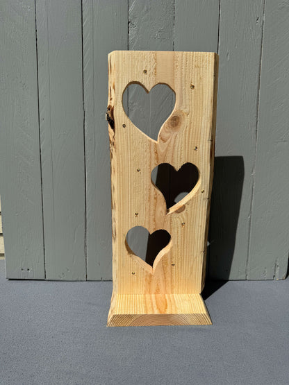 Kleine Stele mit Herzen LED beleuchtet
