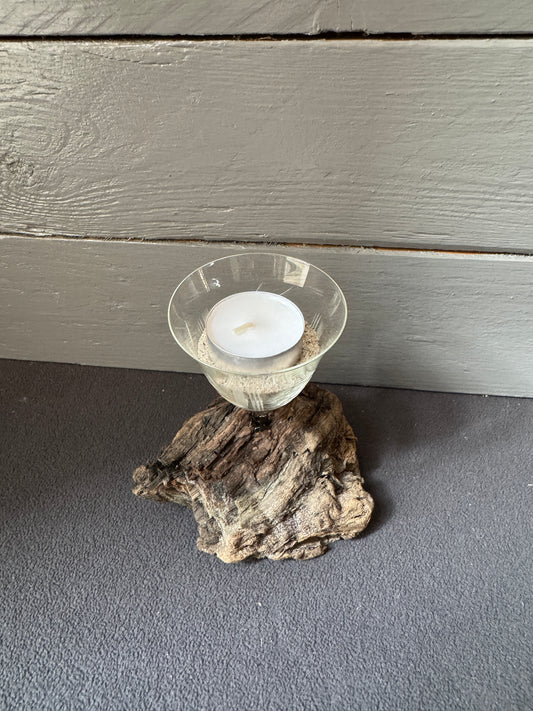 Maritimer Kerzenhalter aus naturbelassenem Treibholz