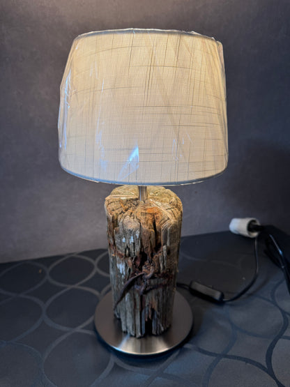 Nachhaltige Treibholzlampe Nordlicht Pellworm mit einzigartiger Holzstruktur