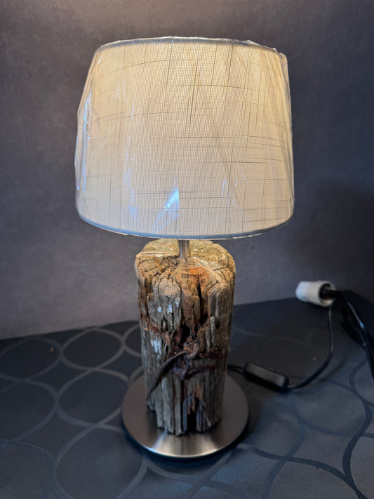 Nachhaltige Treibholzlampe Nordlicht Pellworm mit einzigartiger Holzstruktur
