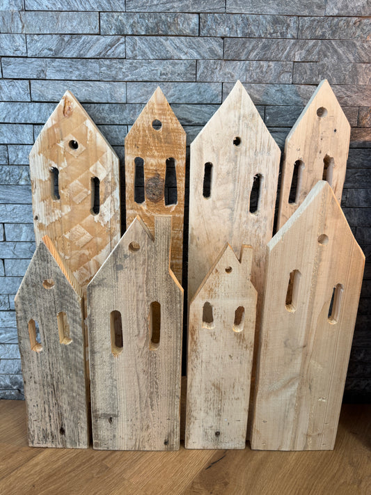 Rustikales Palettendorf mit Tannenbäumen, Ideale Weihnachts- und Winterdeko