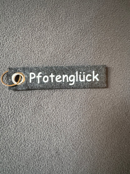 Filz-Schlüsselanhänger „Pfotenglück“, ideal für Hundeliebhaber.