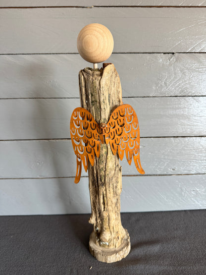 Rückseite Engel Healiel Treibholzfigur mit Metallflügeln handgemacht