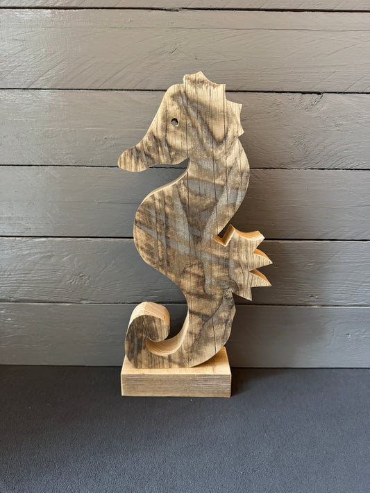 Rustikales Seepferdchen aus alter Holzbohle – Ein maritimer Hingucker mit Charme