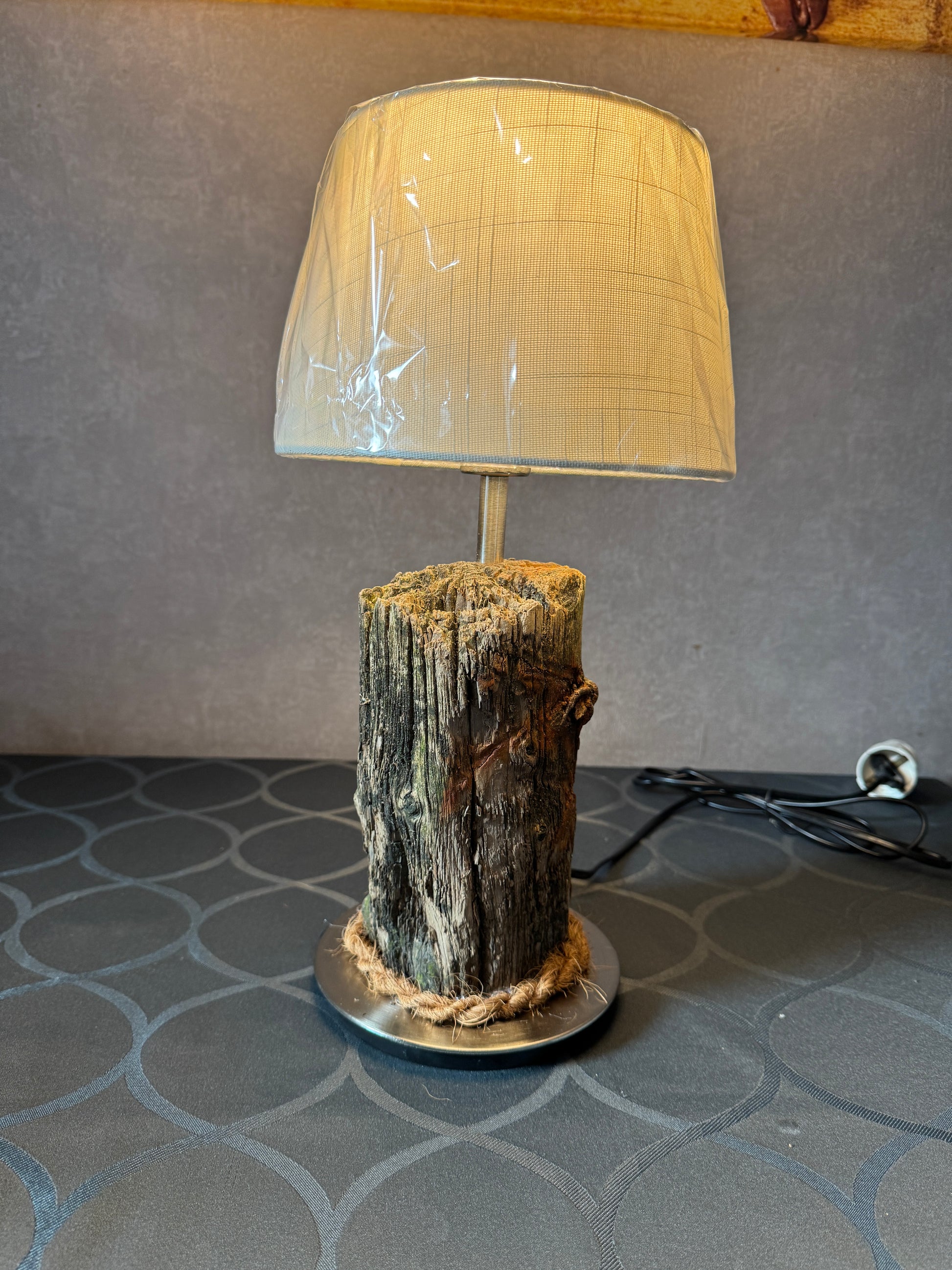 Stimmungsvolle Nordsee-Treibholzlampe als Wohnzimmer-Deko