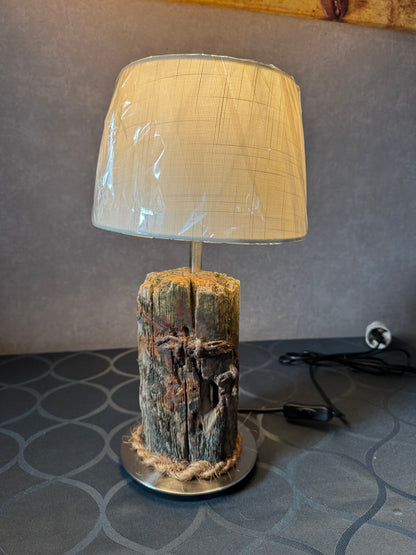 Lampe aus echtem Strandgut – Geschenk für Meeresliebhaber