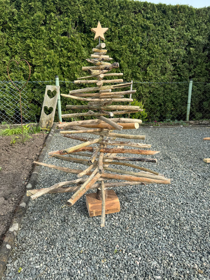 Großer Tannenbaum aus Treibholz von der Nordsee