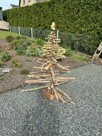 Großer Tannenbaum aus Treibholz von der Nordsee