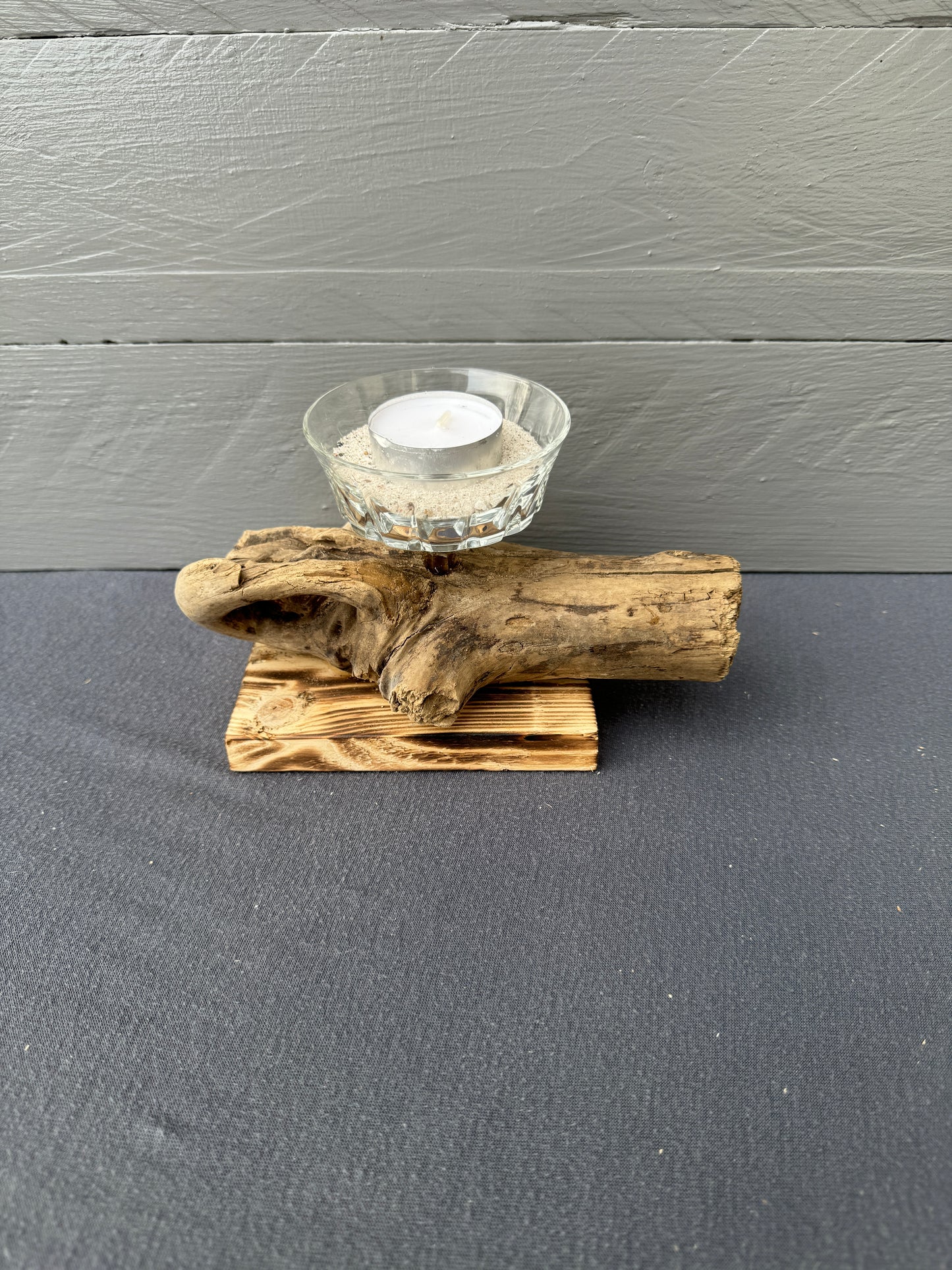 Kerzenhalter „Küstenholz“ – Treibholz auf Palettenholz mit Teelichtglas
