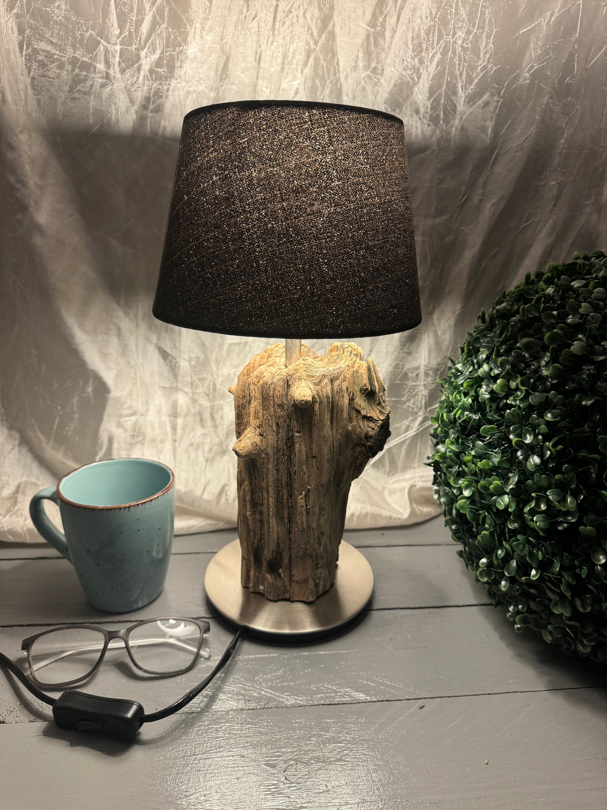 Maritime Treibholzlampe Nordseelicht Oldenswort mit einzigartiger Maserung aus Eiderstedt