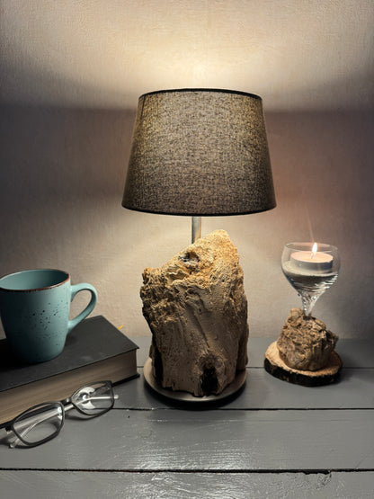 Handgefertigte Tischlampe aus Ostsee Treibholz