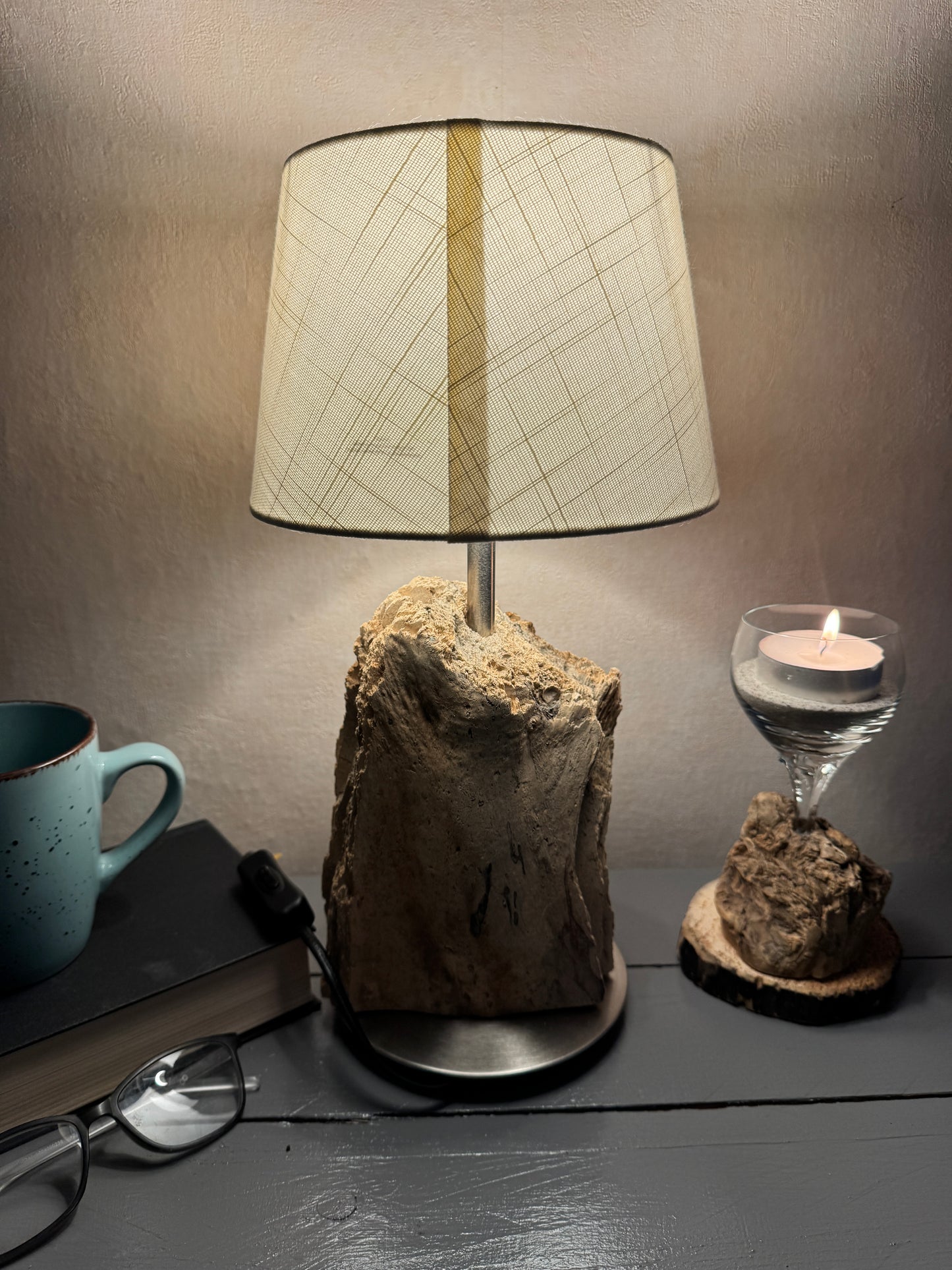 Treibholzlampe mit weißem Lampenschirm 20 cm hell leuchtend von Hinten