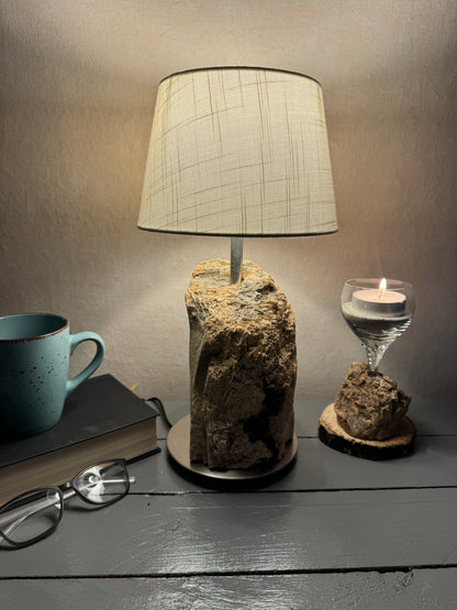 Treibholzlampe mit weißem Lampenschirm 20 cm hell leuchtend von der Seite