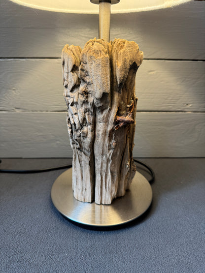 Detailansicht Treibholzlampe Nordseelicht Friedrichskoog – natürliche Holzstruktur