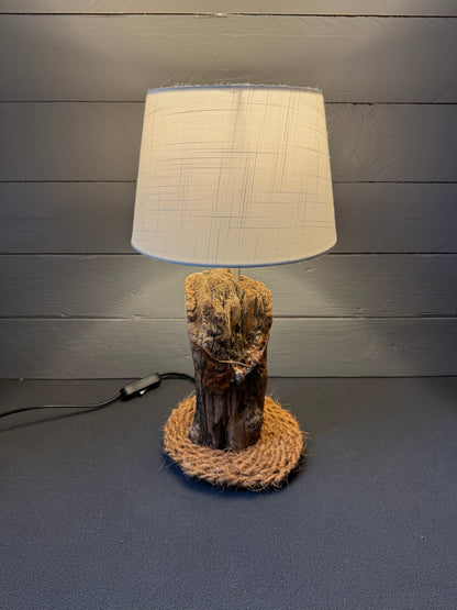 Stimmungsvolle Treibholzlampe als Deko im Wohnzimmer oder Schlafzimmer