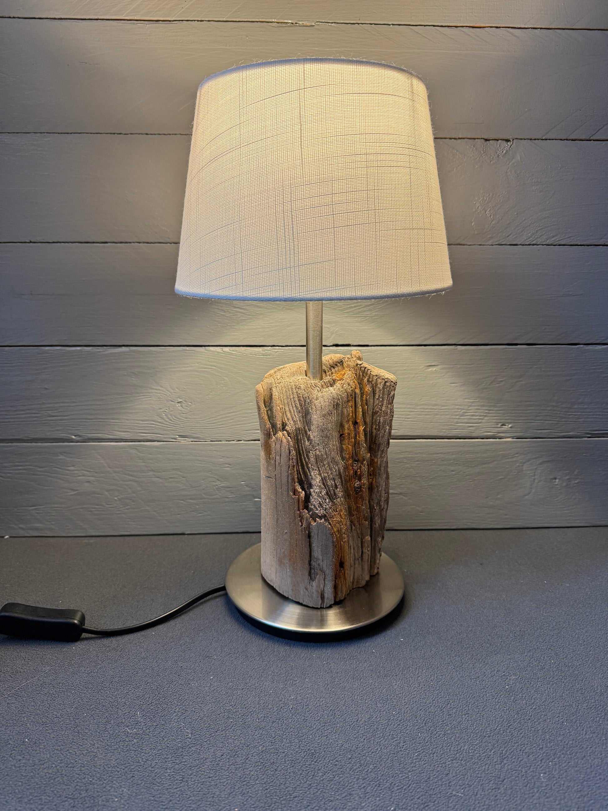 Maritime Tischlampe Helgoland – dekorative Holzlampe mit LED-Licht