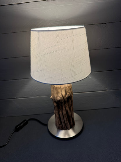 Treibholzlampe „Nordseelicht Meldorf“ – Maritime Tischlampe aus Nordseeholz