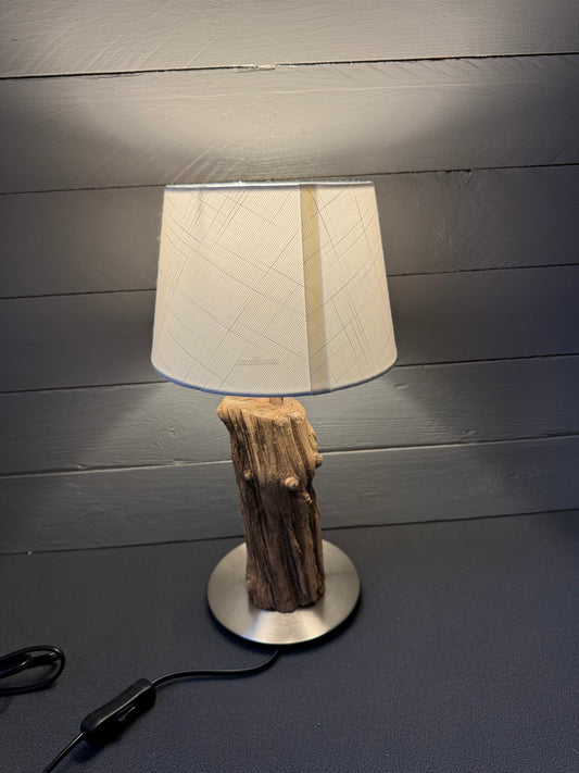 Stimmungsvolle Treibholzlampe als Deko im Wohnzimmer oder Schlafzimmer