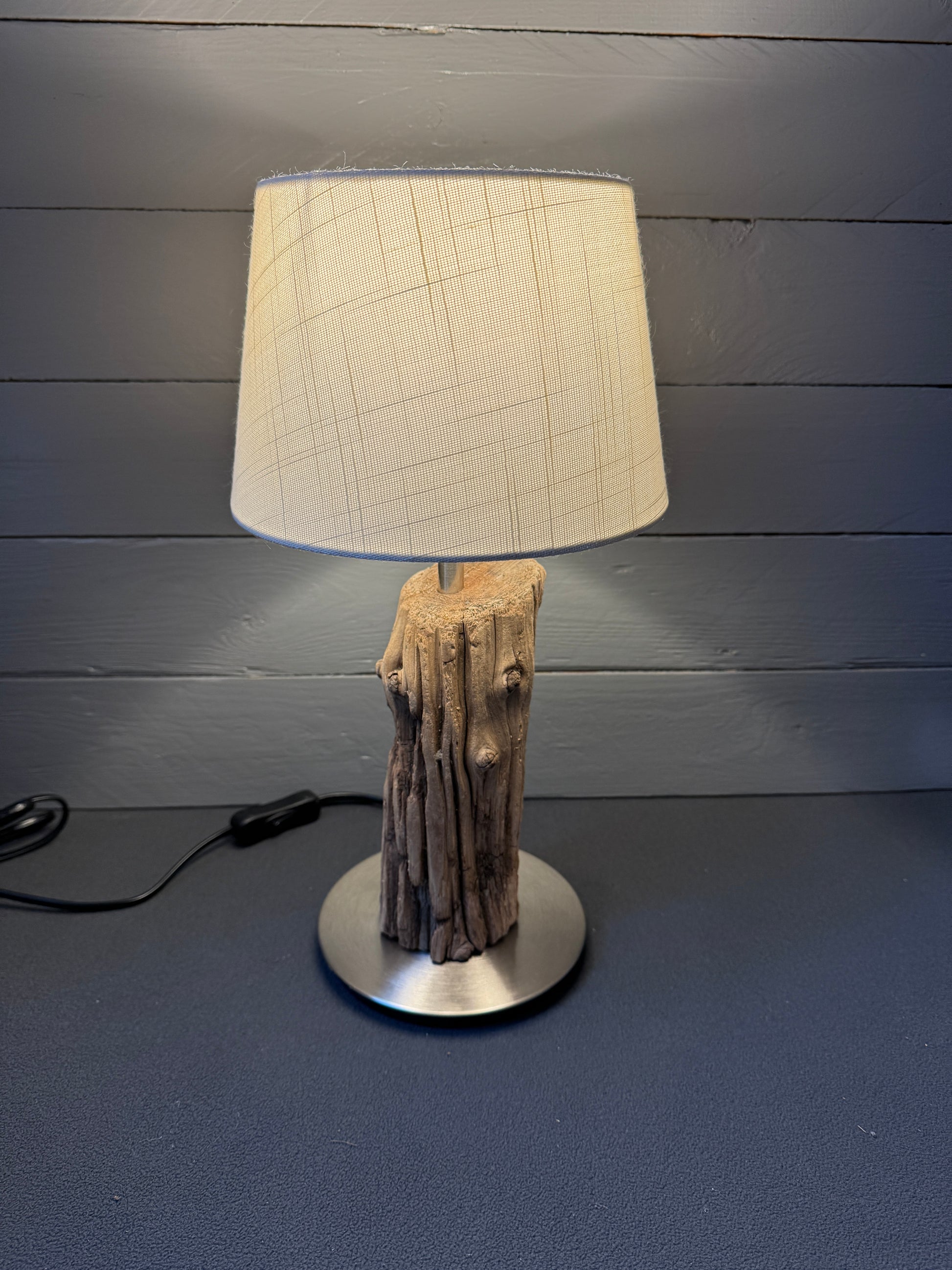 Treibholzlampe Meldorf – rustikales Unikat mit nordischem Küstencharakter