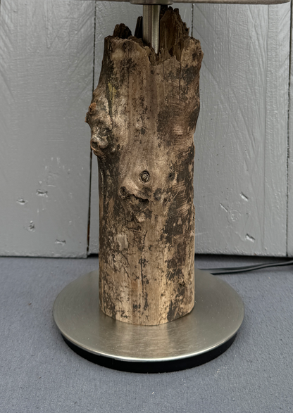 Detailansicht Treibholzlampe Ostseelicht Rügen – natürliche Holzstruktur