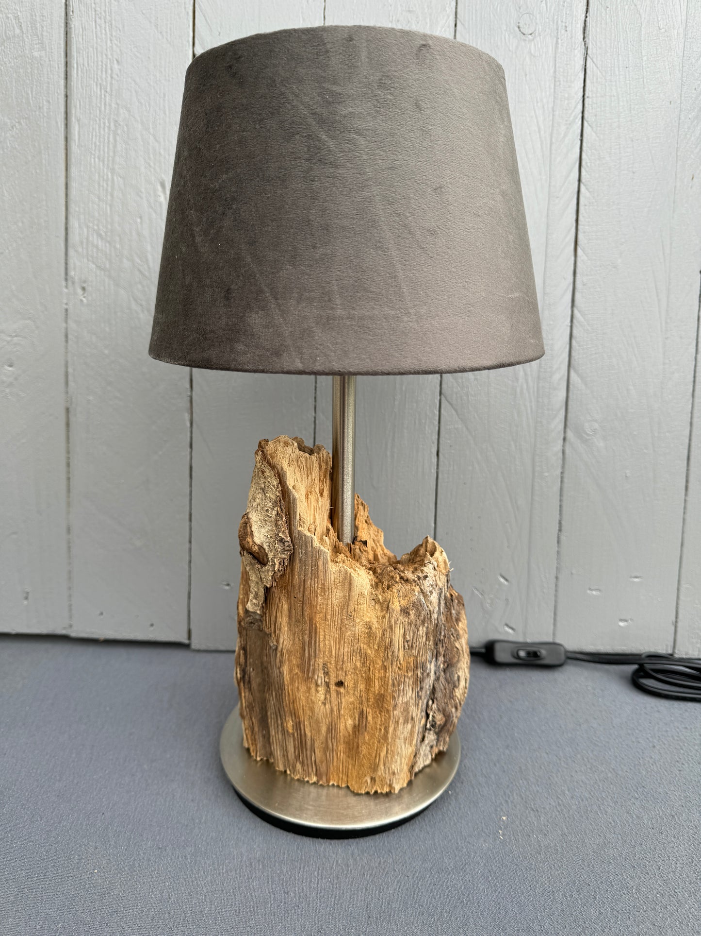 Wohlfühllicht und Ostsee-Charme – Treibholzlampe für Wohnzimmer & Schlafzimmer
