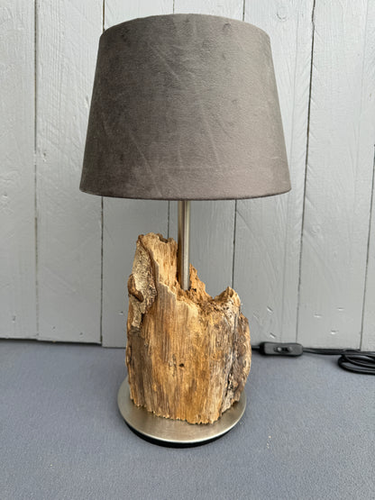 Wohlfühllicht und Ostsee-Charme – Treibholzlampe für Wohnzimmer & Schlafzimmer
