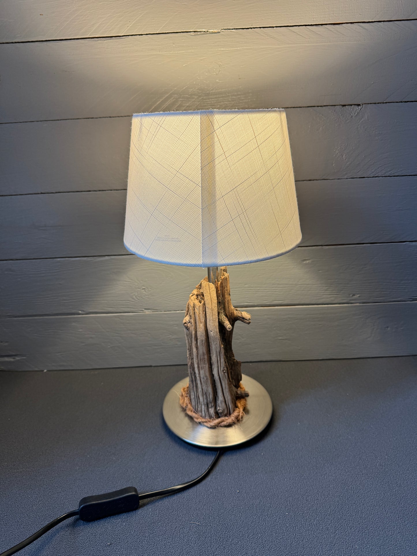 Handarbeit aus Schleswig-Holstein – Treibholzlampe Nordseelicht St. Peter-Ording