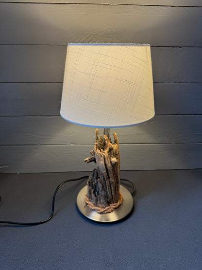 Handgefertigte Strandgutlampe als Statement für dein Zuhause