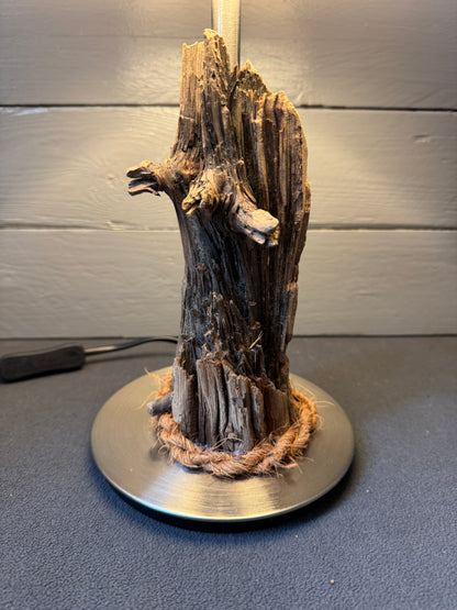 Detailansicht Treibholzlampe St. Peter-Ording – sichtbare Holzstruktur und Maserung