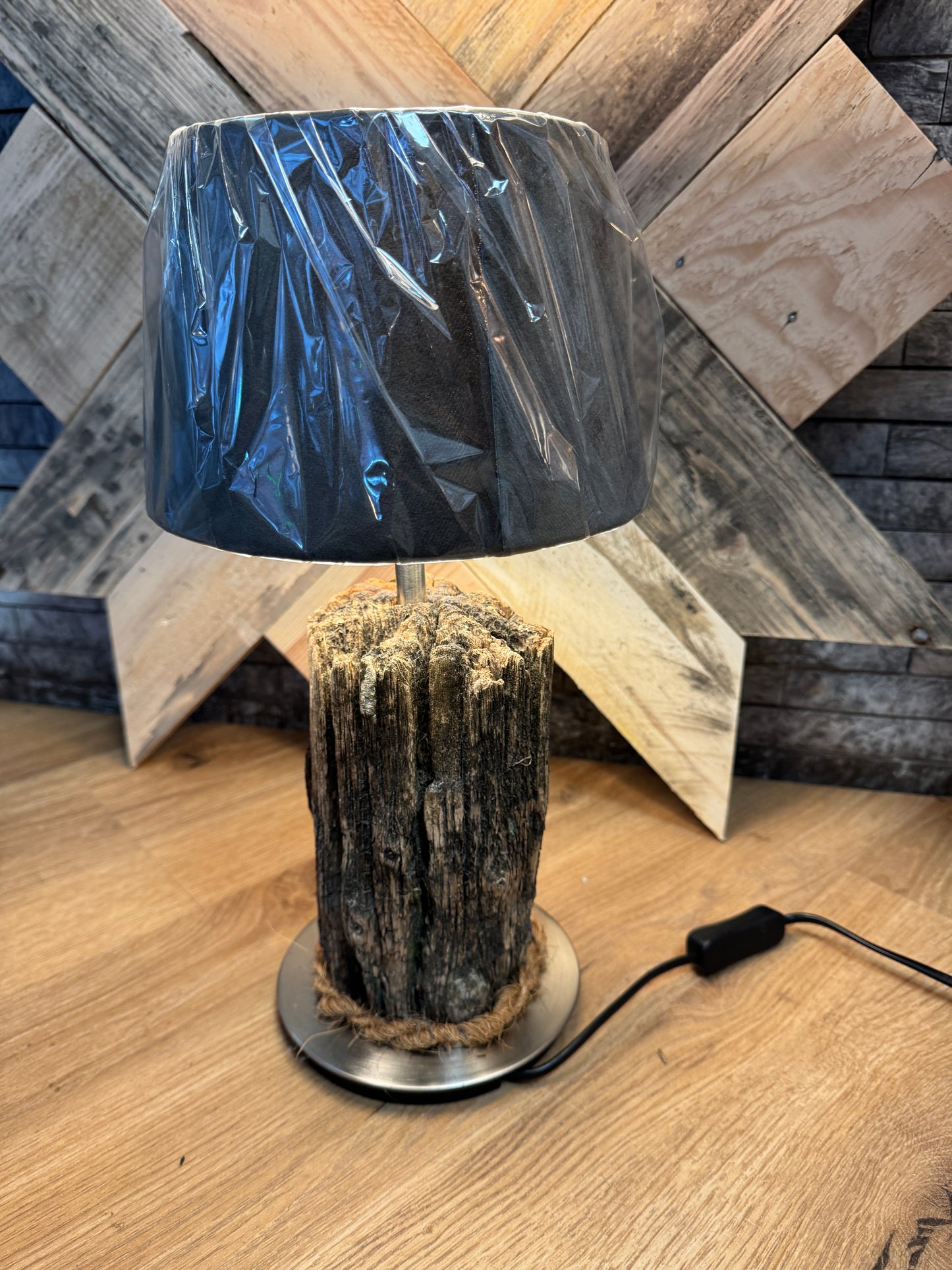 Handarbeit aus Schleswig-Holstein – Treibholzlampe Nordseelicht Sylt