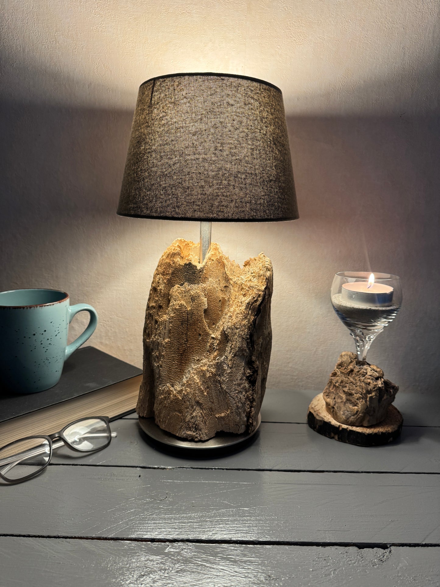 Treibholzlampe mit grauem Lampenschirm 20 cm leuchtend
