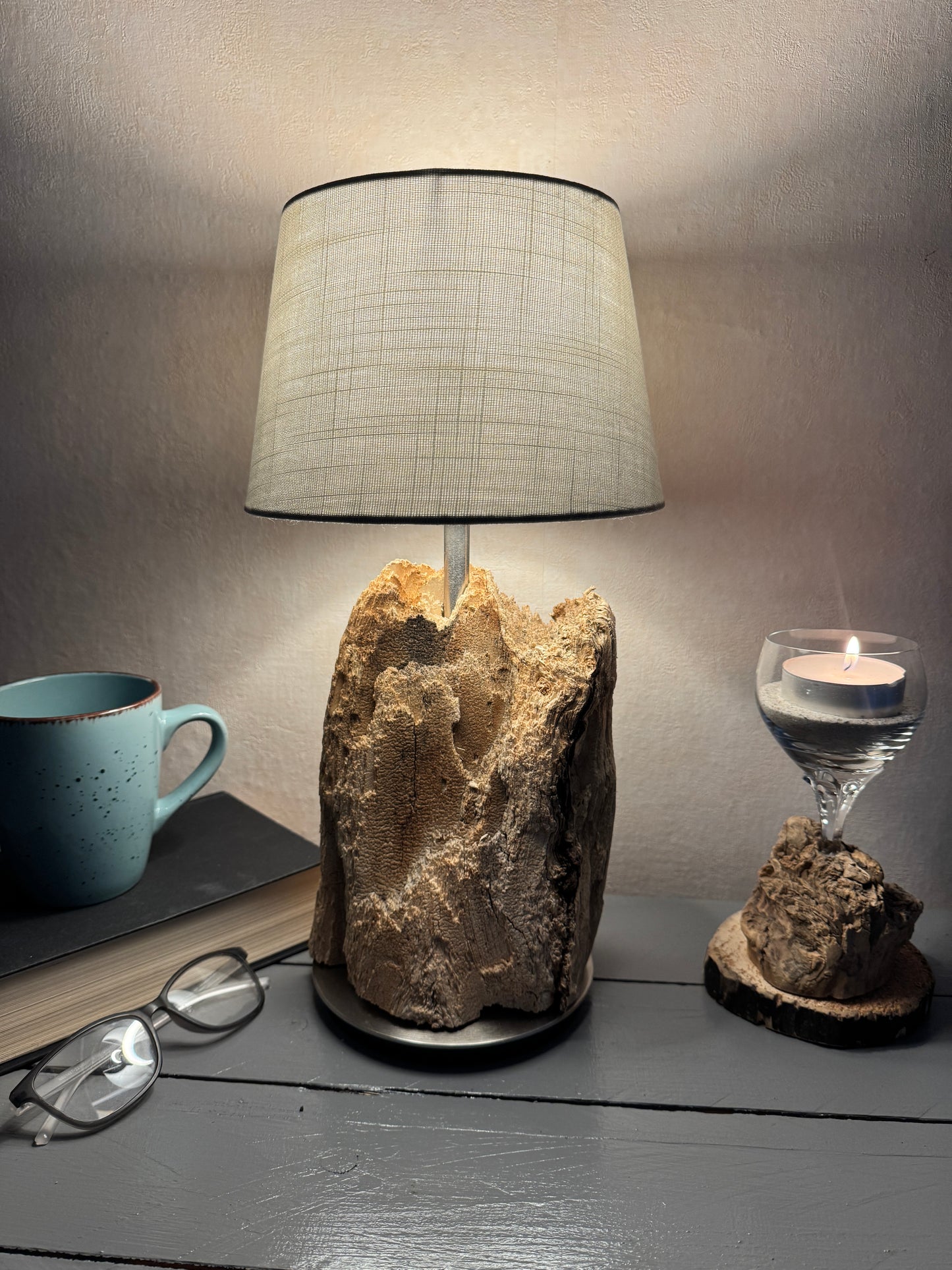 Treibholzlampe mit taupe Lampenschirm 20 cm leuchtend