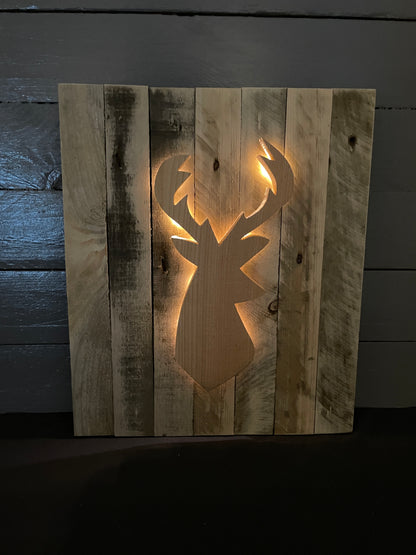 Wandbild mit 3D Hirschkopf und indirekter Beleuchtung
