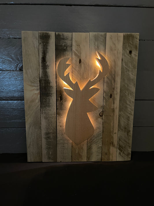 Wandbild mit 3D Hirschkopf und indirekter Beleuchtung
