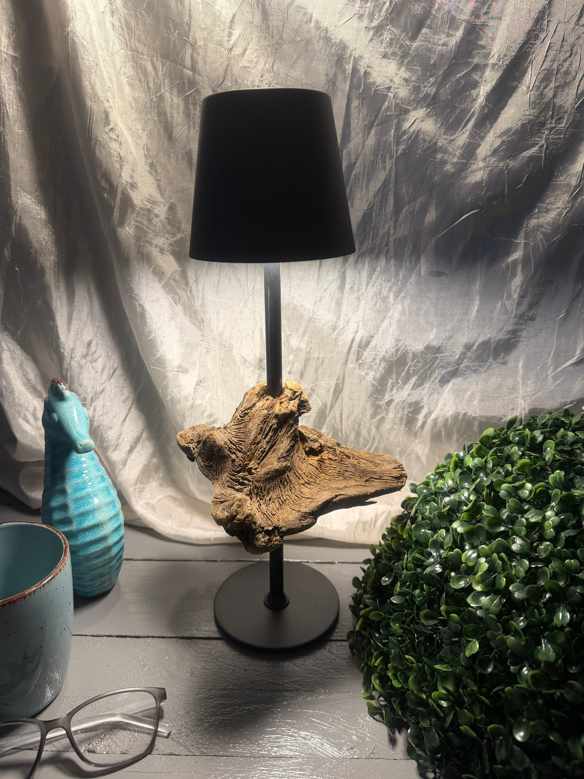 Akku Treibholz Tischlampe Küstenlicht Eckernförde aus echtem Ostseeholz von vorne