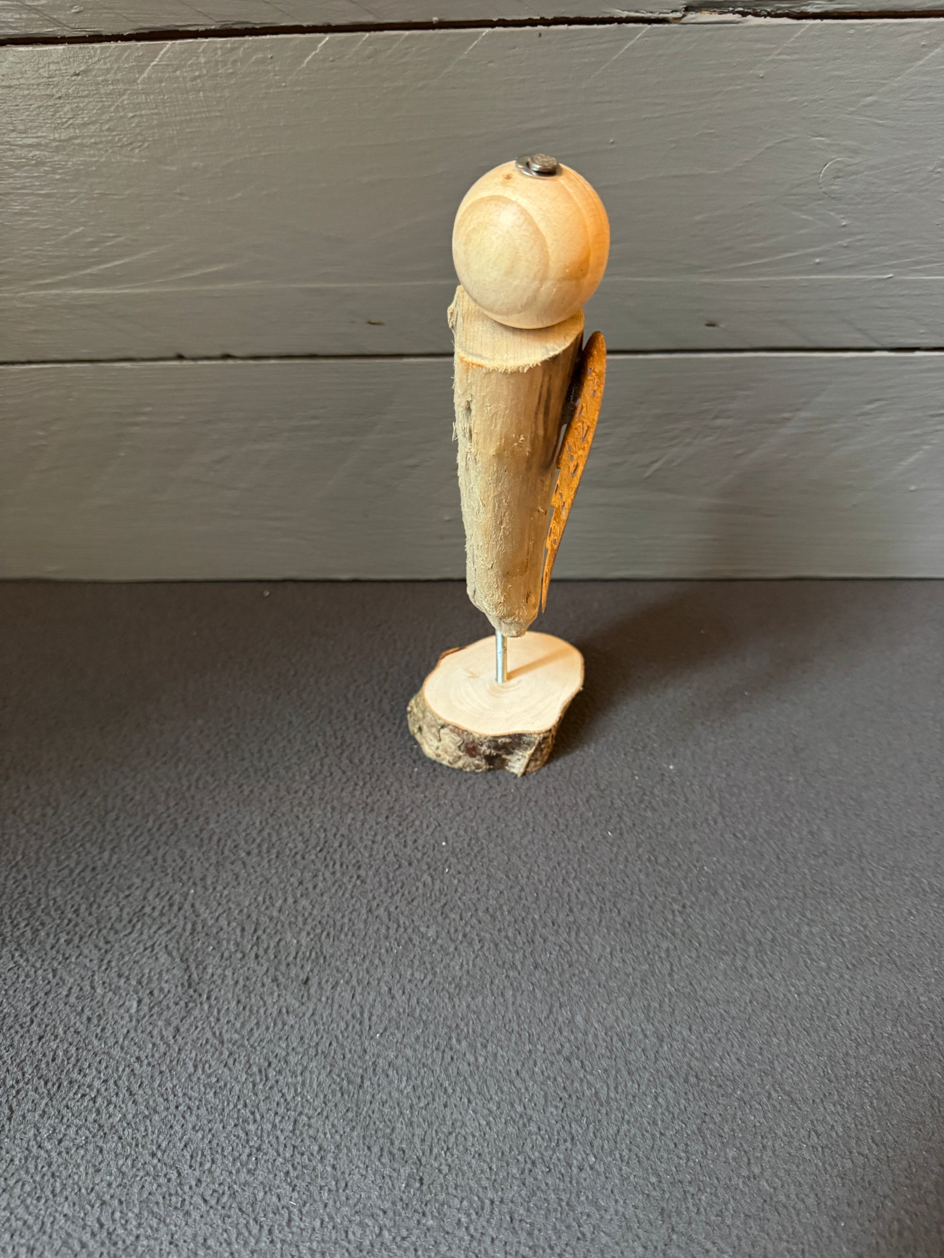 Engel Amariel aus Treibholz als spirituelle Wohnraumdekoration