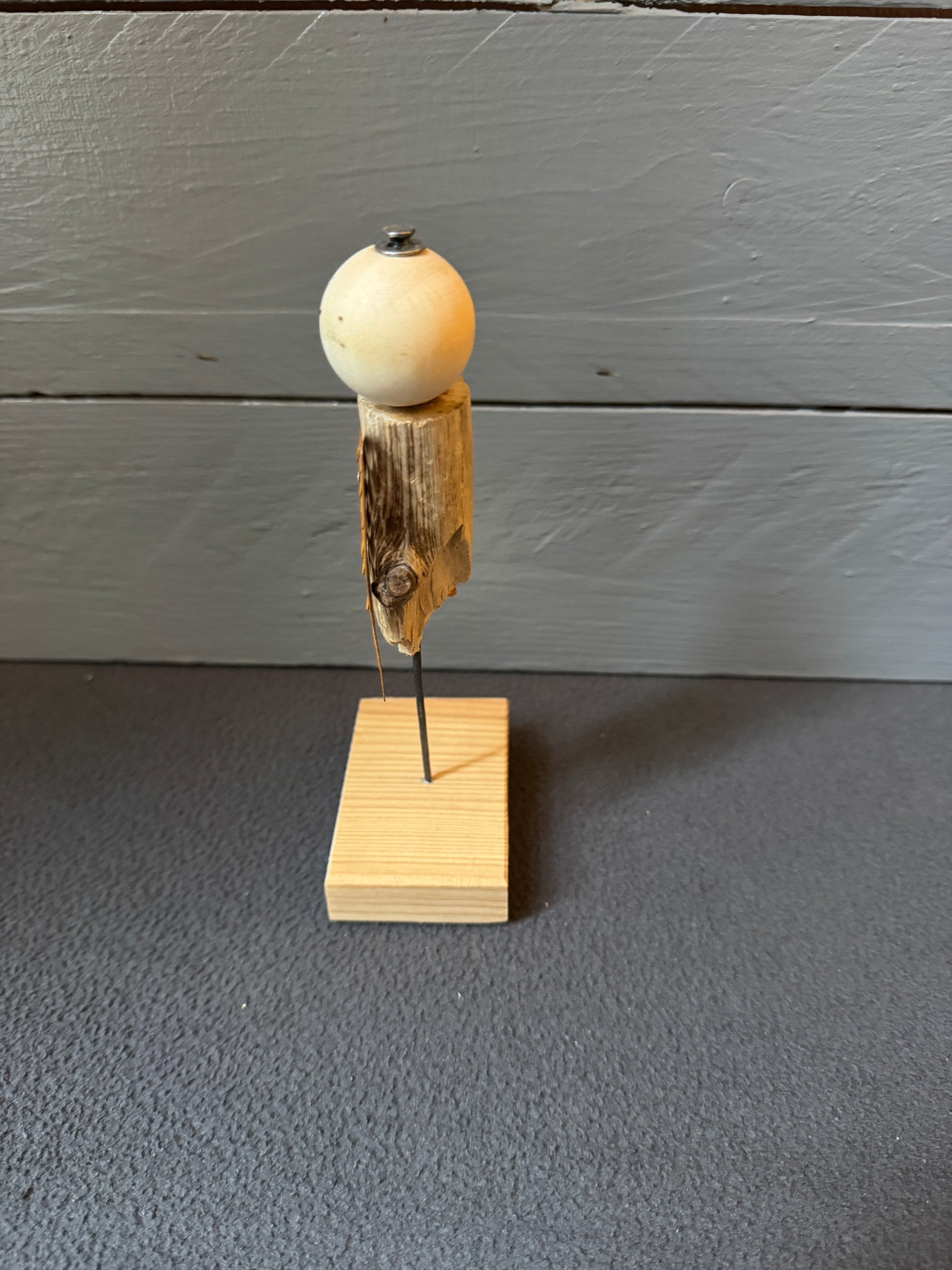 Engel Fideliel aus Treibholz als spirituelle Wohnraumdekoration