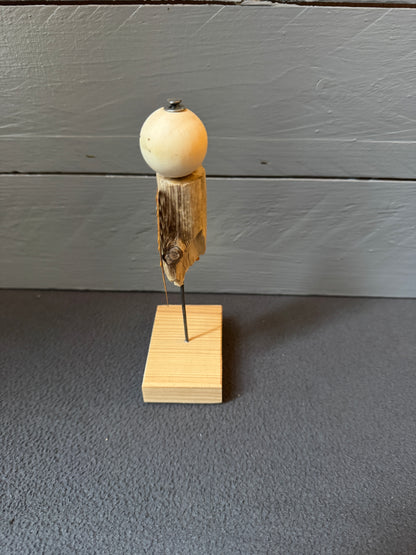 Engel Fideliel aus Treibholz als spirituelle Wohnraumdekoration