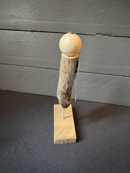 Engel Floriel aus Treibholz als spirituelle Wohnraumdekoration