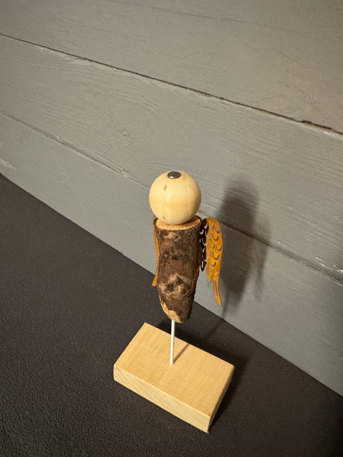 Engel Nathaniel aus Treibholz als spirituelle Wohnraumdekoration