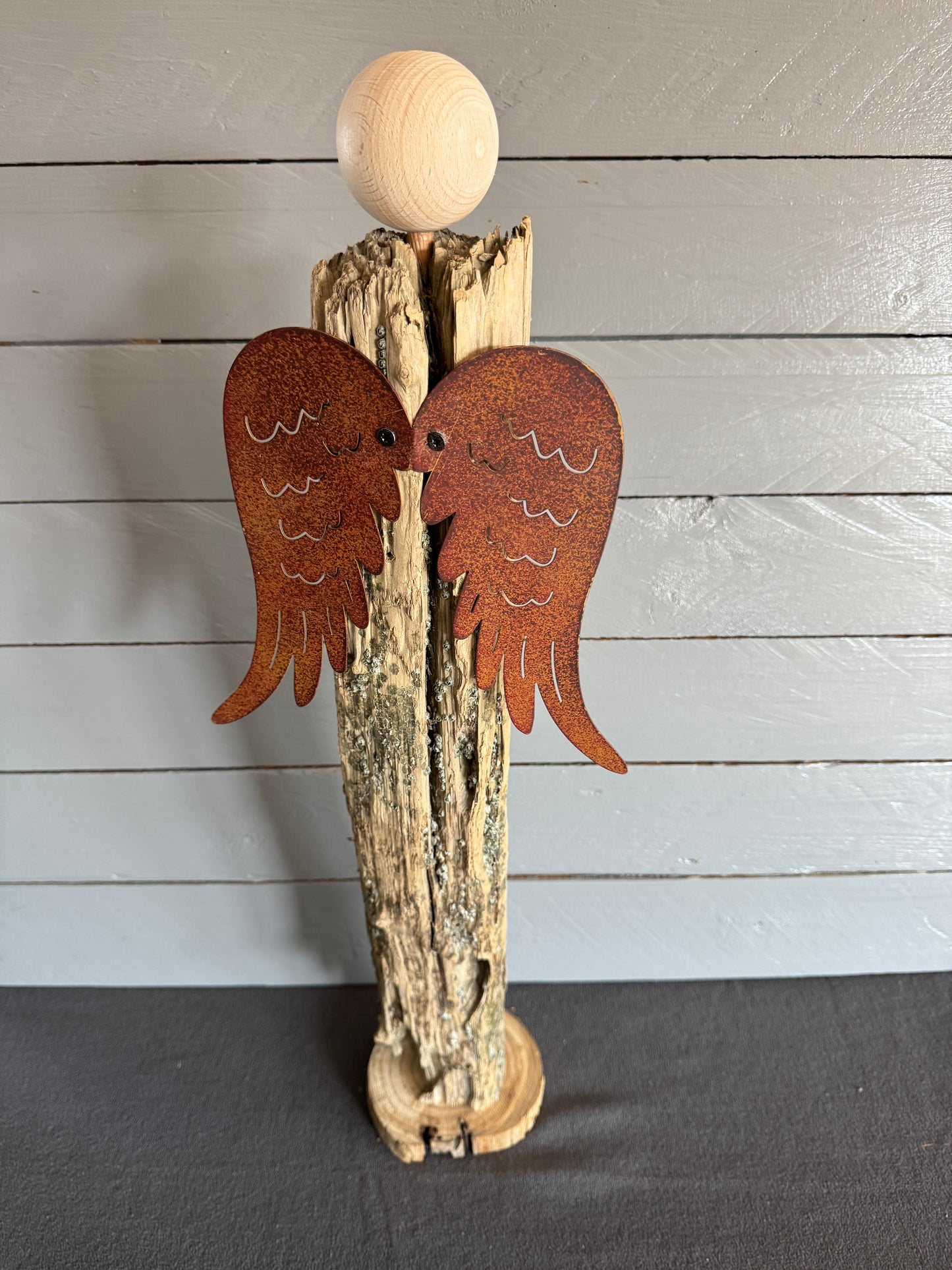 Rückansicht handgefertigter Treibholz Engel Sariel