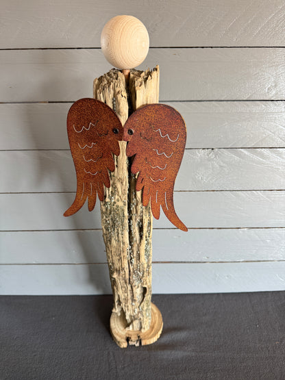 Rückansicht handgefertigter Treibholz Engel Sariel